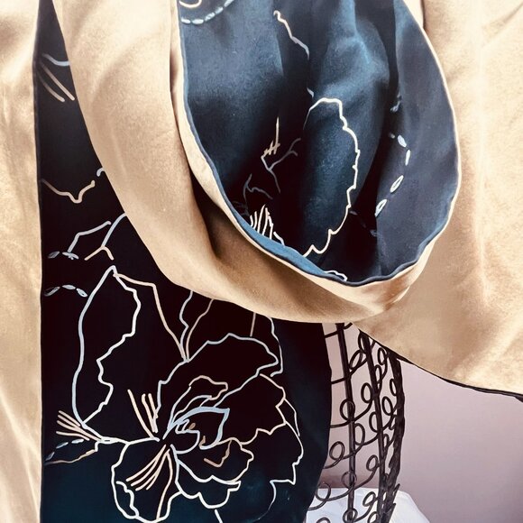 Elegant Vintage Black & Gold Silk Scarf – Adrienne Vittadini - Picture 9 of 14
